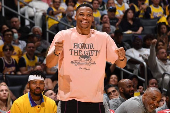 琼斯回归吉 琼斯回归吉